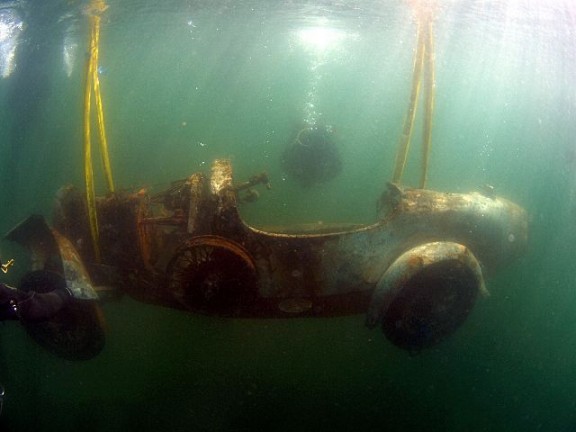 1925 Bugatti Brescia begins its ascent from the lake bed.